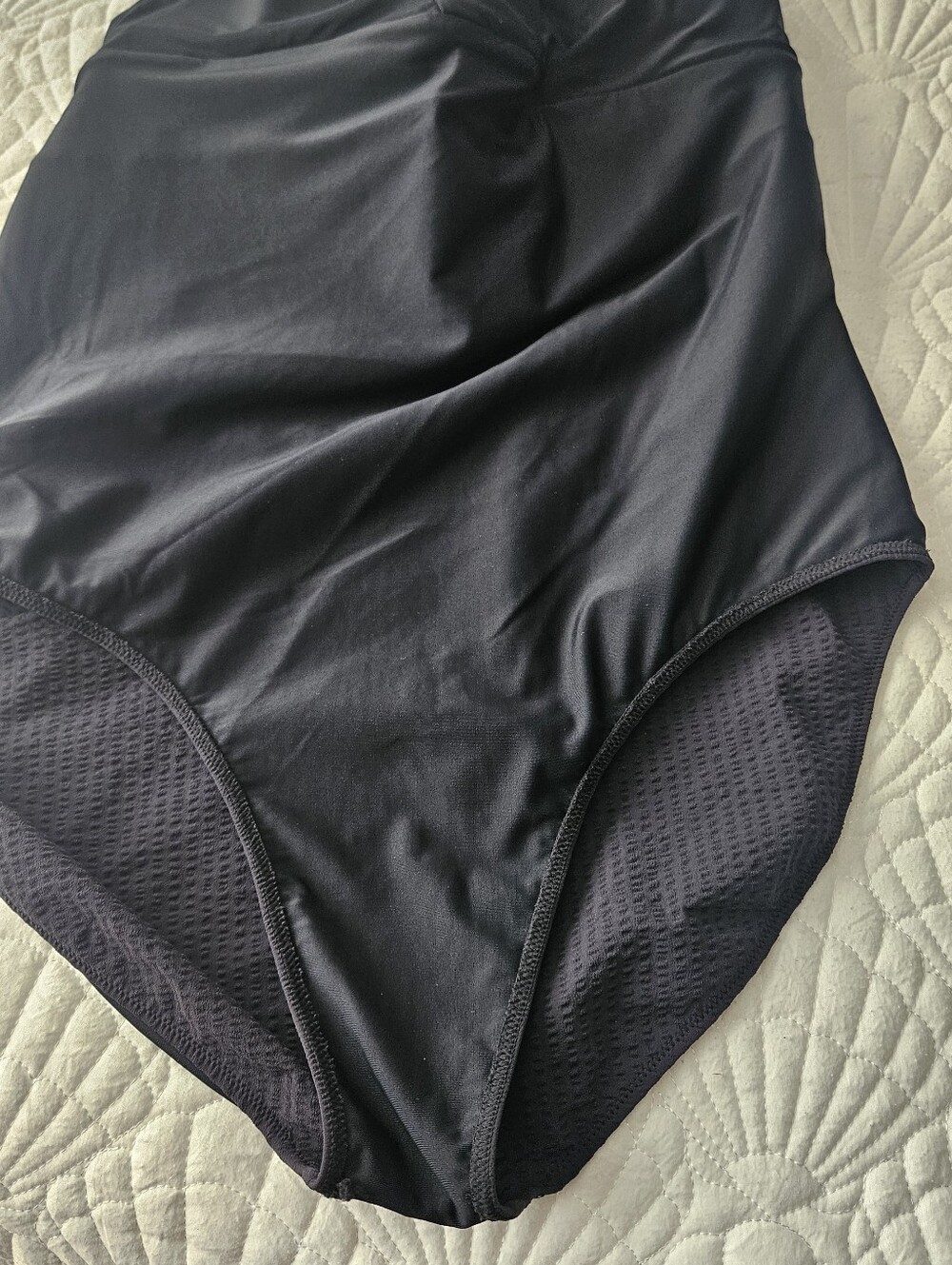 Vineyard Vines Black Textured One-Piece Swimsuit Never Worn - Picture 5 of 5